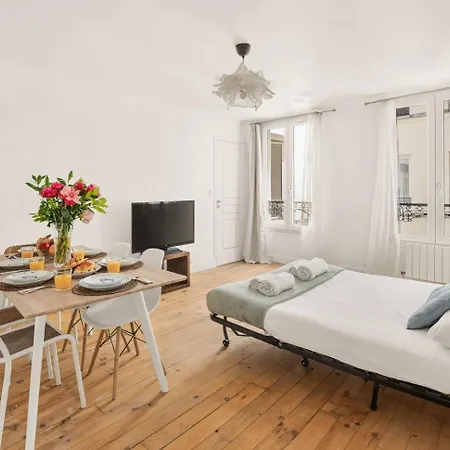 Appartement Bright & Peaceful 2br In 10th Parijs