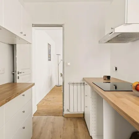 Bright & Peaceful 2br In 10th Párizs