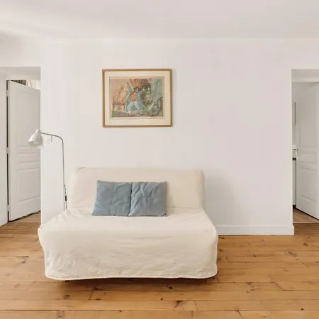 Bright & Peaceful 2br In 10th *