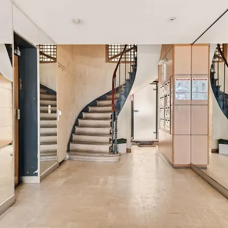 Bright & Peaceful 2br In 10th * Parijs
